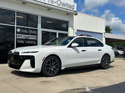 Used 2023 BMW 760i xDrive AWD/4WD image 4