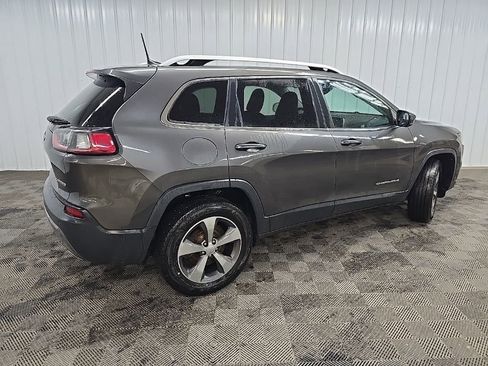 Used 2019 Jeep Cherokee Limited image 3