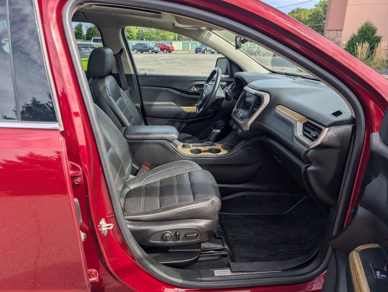 Used 2017 GMC Acadia Denali w/ Technology Package AWD/4WD image 10