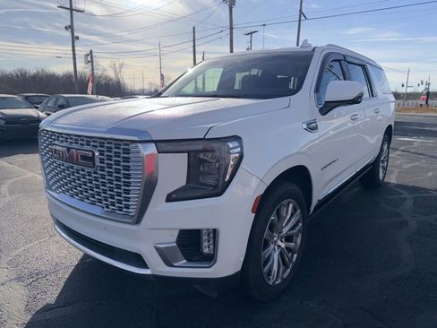 Used 2022 GMC Yukon XL Denali image 3