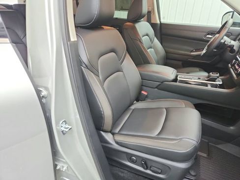 Used 2025 Nissan Pathfinder SL FWD image 39