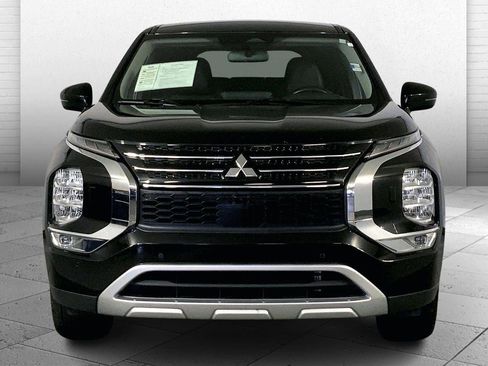 Used 2024 Mitsubishi Outlander SE image 2