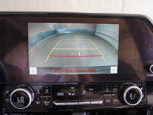 Used 2023 Toyota Highlander Limited image 19