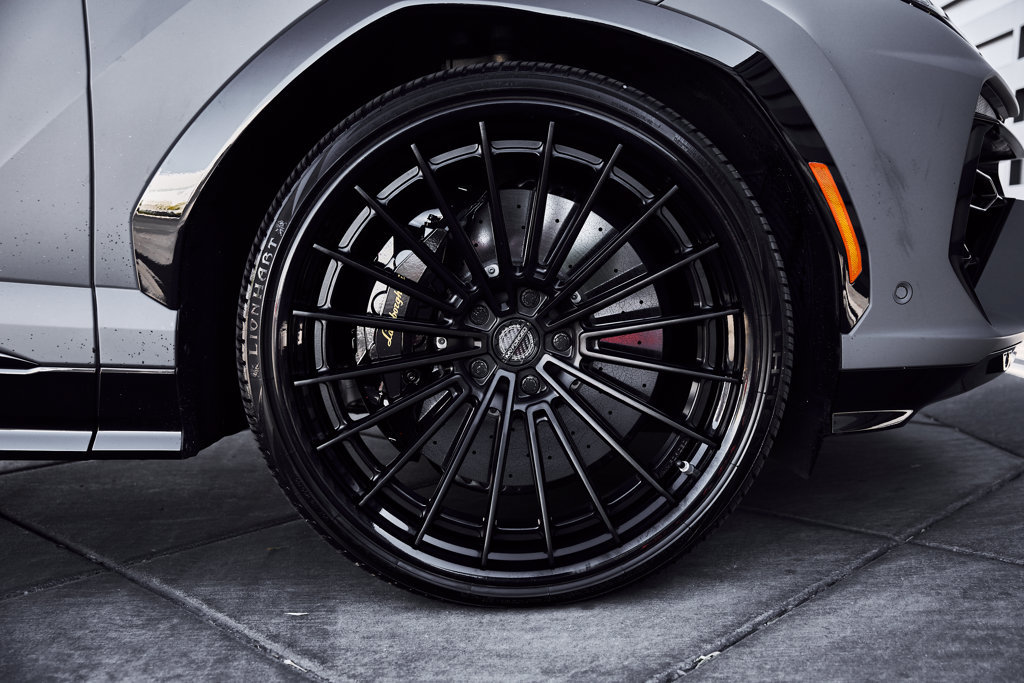 Used 2025 Lamborghini Urus SE AWD/4WD image 20