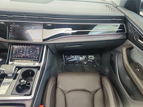 Used 2023 Audi Q8 Prestige w/ Prestige Package image 38