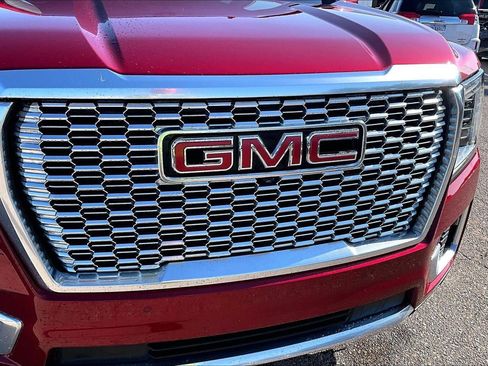 Used 2022 GMC Yukon Denali w/ Denali Premium Package AWD/4WD image 3