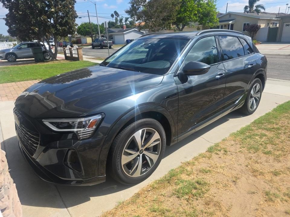 Used 2024 Audi Q8 e-tron Premium AWD/4WD image 2