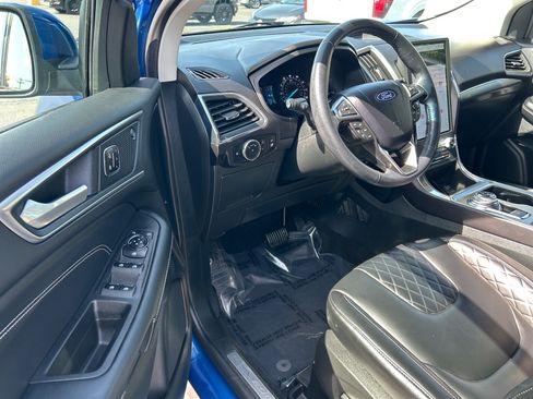 Certified 2024 Ford Edge Titanium AWD/4WD image 4