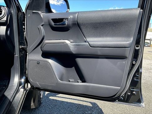 Used 2023 Toyota Tacoma TRD Off-Road w/ TRD Premium Off Road Package image 23