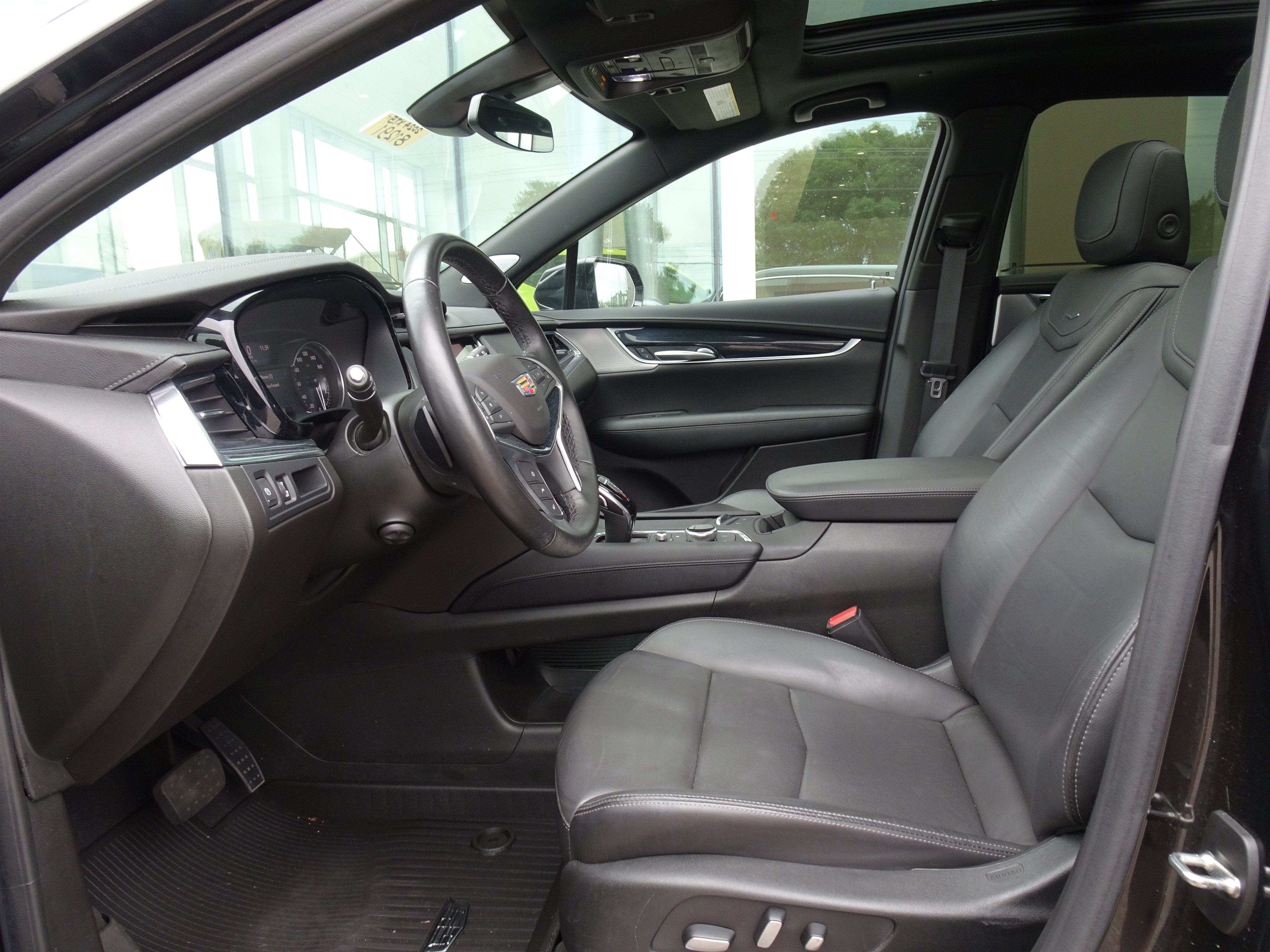 Used 2024 Cadillac XT5 Premium Luxury w/ LPO, Floor Liner Package AWD/4WD image 8