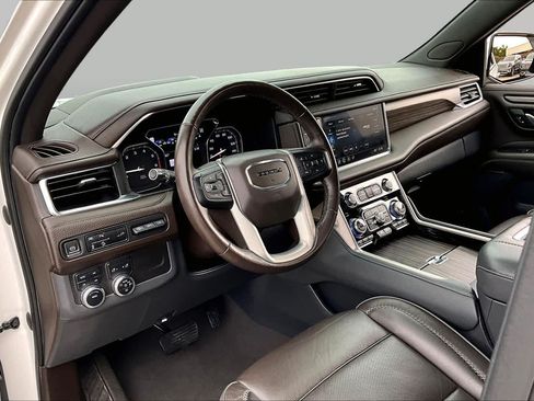 Used 2021 GMC Yukon XL Denali w/ LPO, Illumination Package AWD/4WD image 18