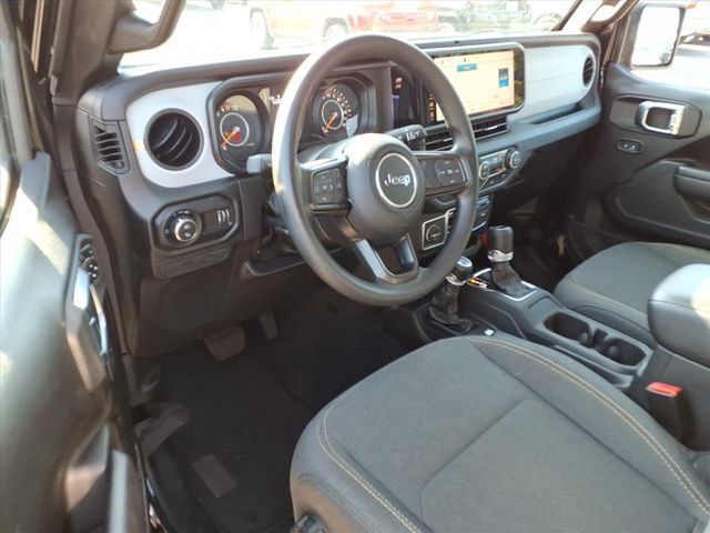 Used 2025 Jeep Gladiator Sport AWD/4WD image 15