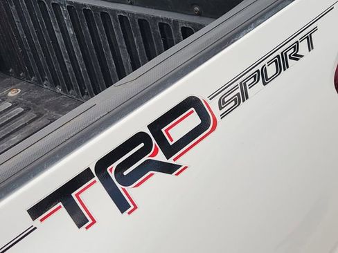 Used 2019 Toyota Tacoma TRD Sport w/ Technology Package RWD image 7