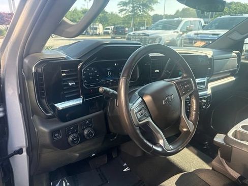 Used 2022 Chevrolet Silverado 1500 LT AWD/4WD image 13