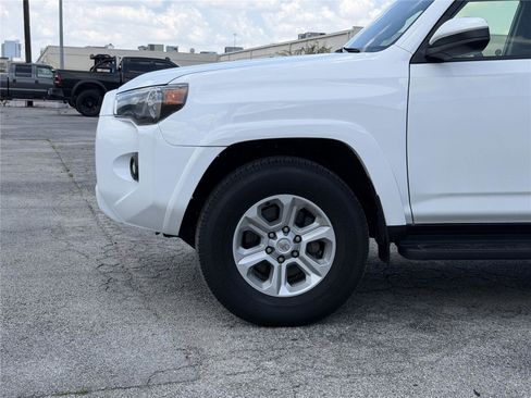 Used 2024 Toyota 4Runner SR5 AWD/4WD image 9
