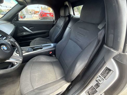 Used 2005 BMW Z4 2.5i RWD image 16