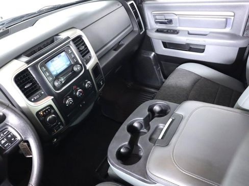 Used 2018 RAM 1500 Classic SLT AWD/4WD image 32