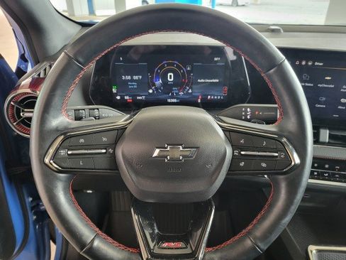 Used 2025 Chevrolet Equinox RS w/ Safety and Technology Package AWD/4WD image 4