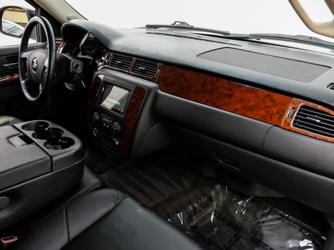 Used 2012 Chevrolet Avalanche LS image 7