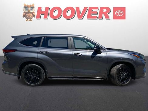 Used 2023 Toyota Highlander L AWD/4WD image 2