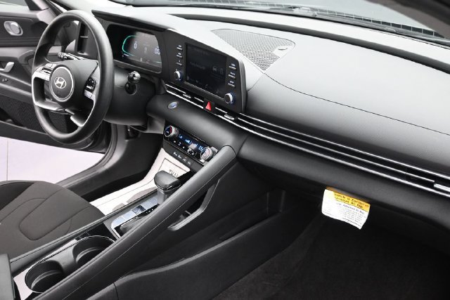 Used 2026 Hyundai Elantra Hybrid FWD image 36