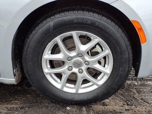 Used 2023 Chrysler Voyager LX image 9