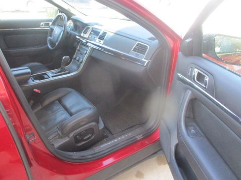 Used 2010 Lincoln MKS AWD image 19