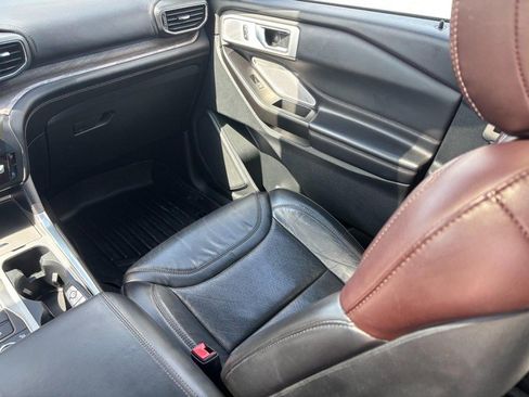 Used 2020 Ford Explorer Platinum w/ Premium Technology Package AWD/4WD image 18