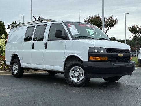 Used 2022 Chevrolet Express 2500 w/ Driver Convenience Package RWD image 2