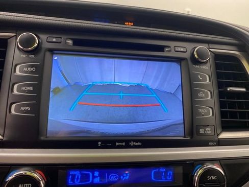 Used 2017 Toyota Highlander XLE AWD/4WD image 22