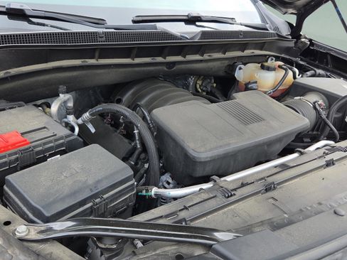 Used 2024 Chevrolet Tahoe Z71 w/ Luxury Package image 17