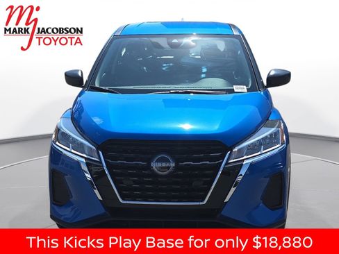 Used 2025 Nissan Kicks Play S FWD image 3