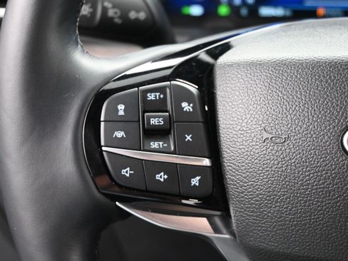 Used 2023 Ford Explorer Platinum w/ Technology Package AWD/4WD image 14