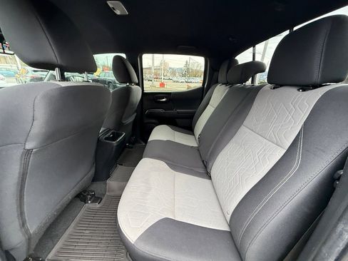 Certified 2022 Toyota Tacoma TRD Off-Road image 15