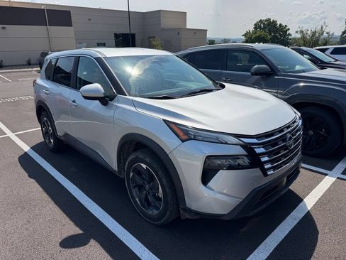 Used 2024 Nissan Rogue SV FWD image 6