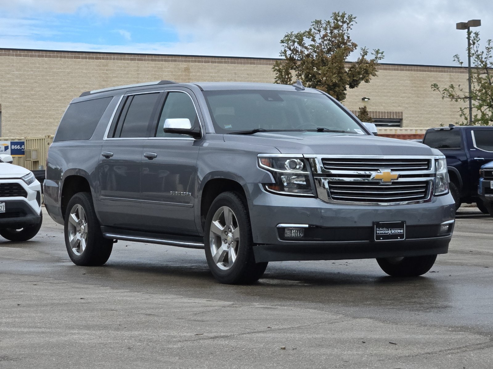 Used 2020 Chevrolet Suburban Premier RWD image 7