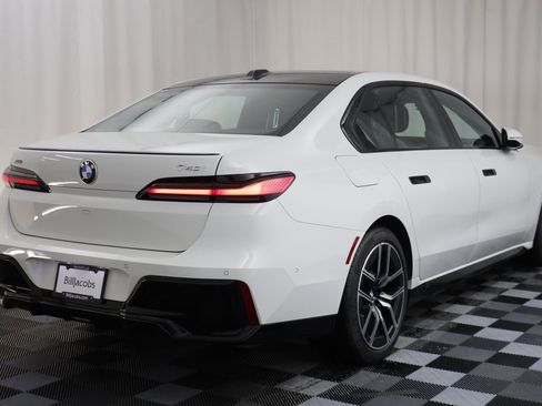 Certified 2025 BMW 740i xDrive 740i xDrive w/ Premium Package image 18