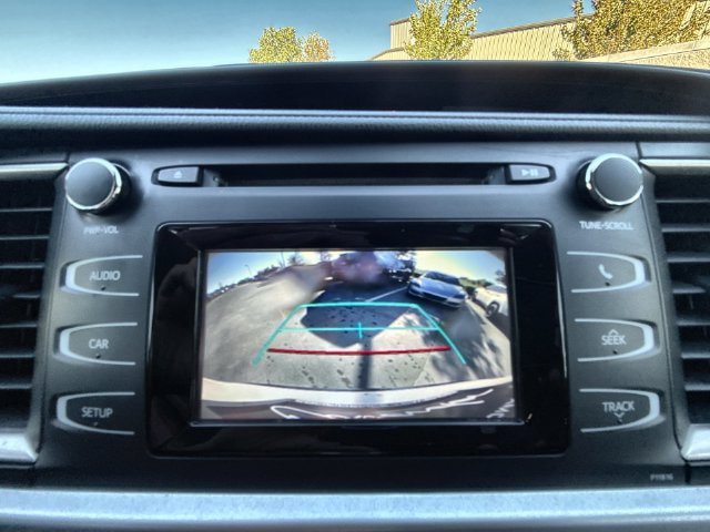 Used 2019 Toyota Highlander LE FWD image 17
