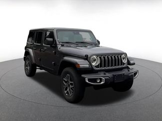 Used 2025 Jeep Wrangler Sahara video 2