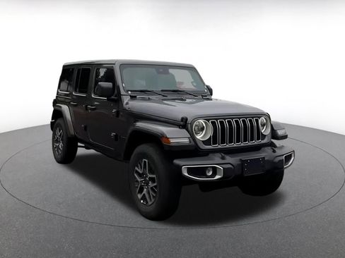 Used 2025 Jeep Wrangler Sahara image 2