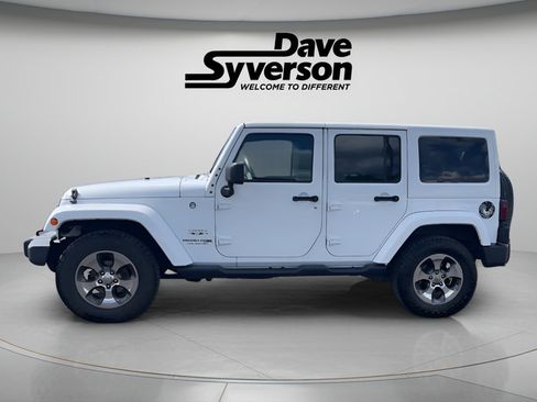 Used 2018 Jeep Wrangler Unlimited Sahara AWD/4WD image 8