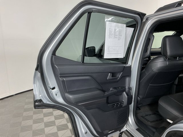 Used 2025 Toyota 4Runner SR5 AWD/4WD image 25