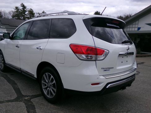 Used 2015 Nissan Pathfinder SL w/ SL Tech Package FWD image 3