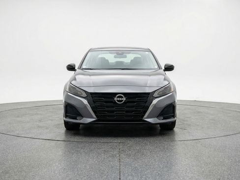 Used 2025 Nissan Altima 2.5 SV FWD image 2