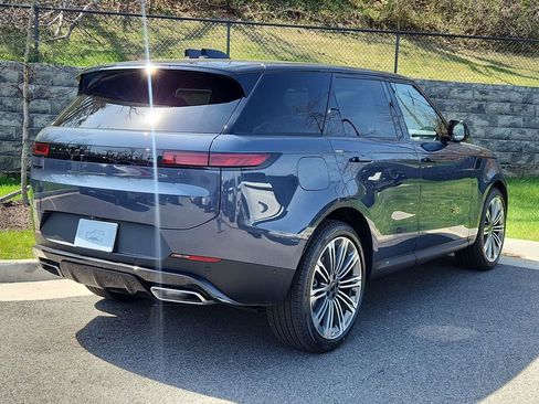 New 2026 Land Rover Range Rover Sport SE AWD/4WD image 2