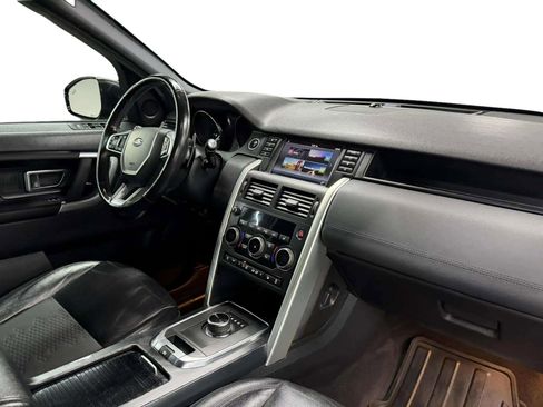 Used 2018 Land Rover Discovery Sport SE image 10