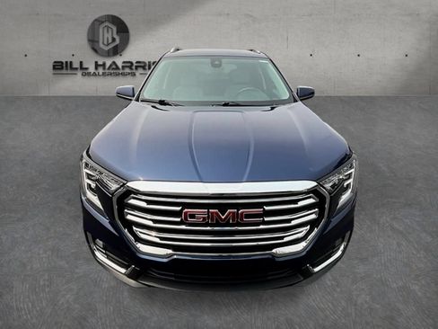 Used 2022 GMC Terrain SLT w/ Infotainment Package II FWD image 2