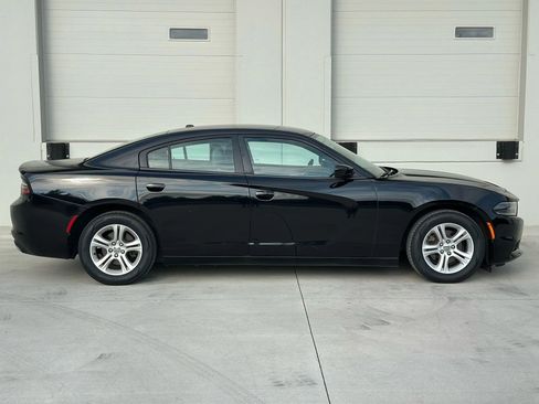 Used 2020 Dodge Charger SXT w/ Leather Interior Group image 6