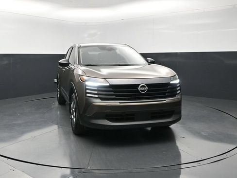 Used 2025 Nissan Kicks S w/ Interior Electronics Package FWD image 5