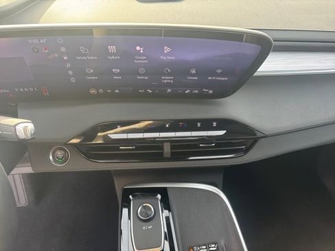 Used 2025 Buick Enclave Preferred image 12